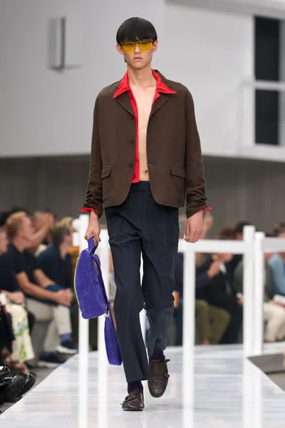 Look 32